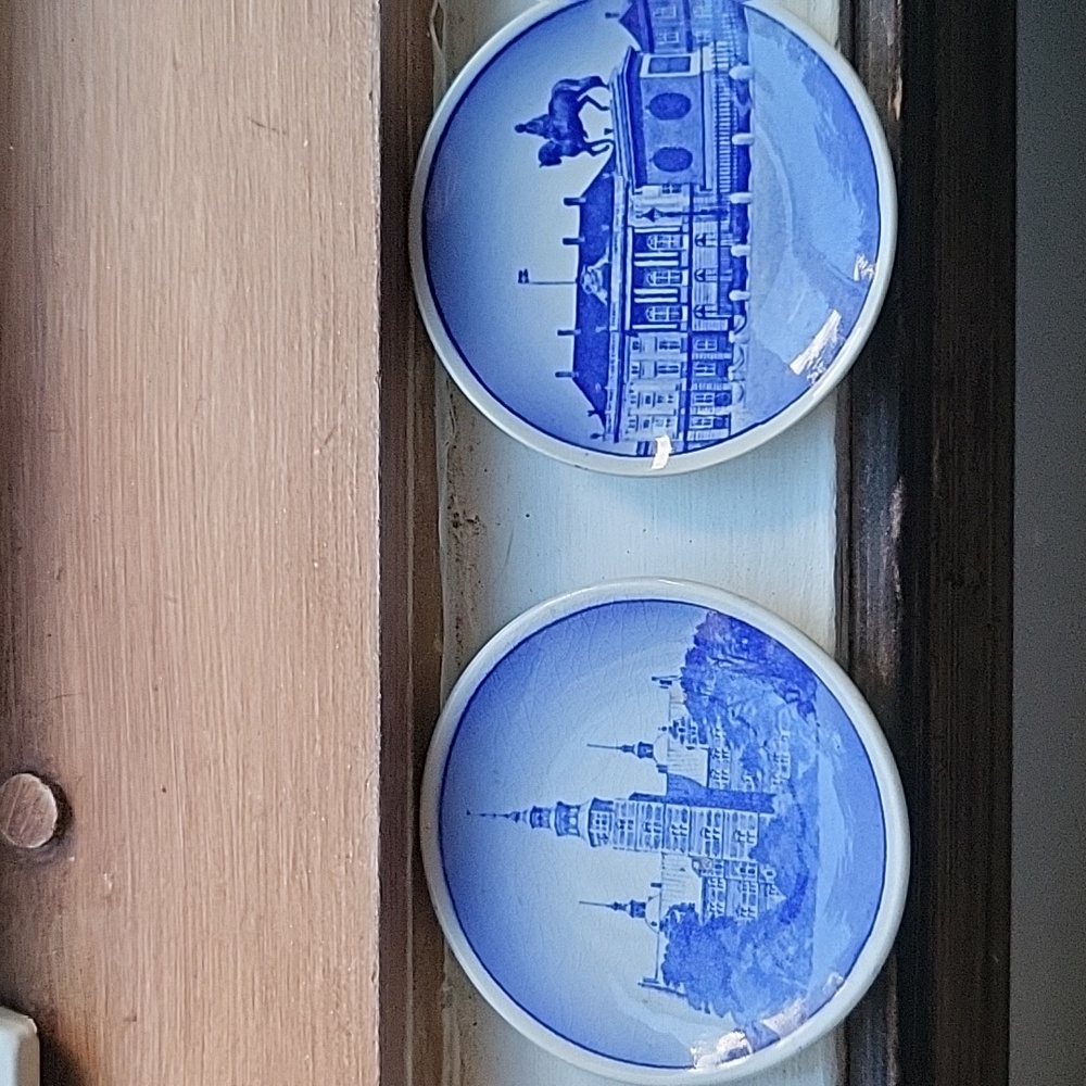 2 mini plates from Denmark.